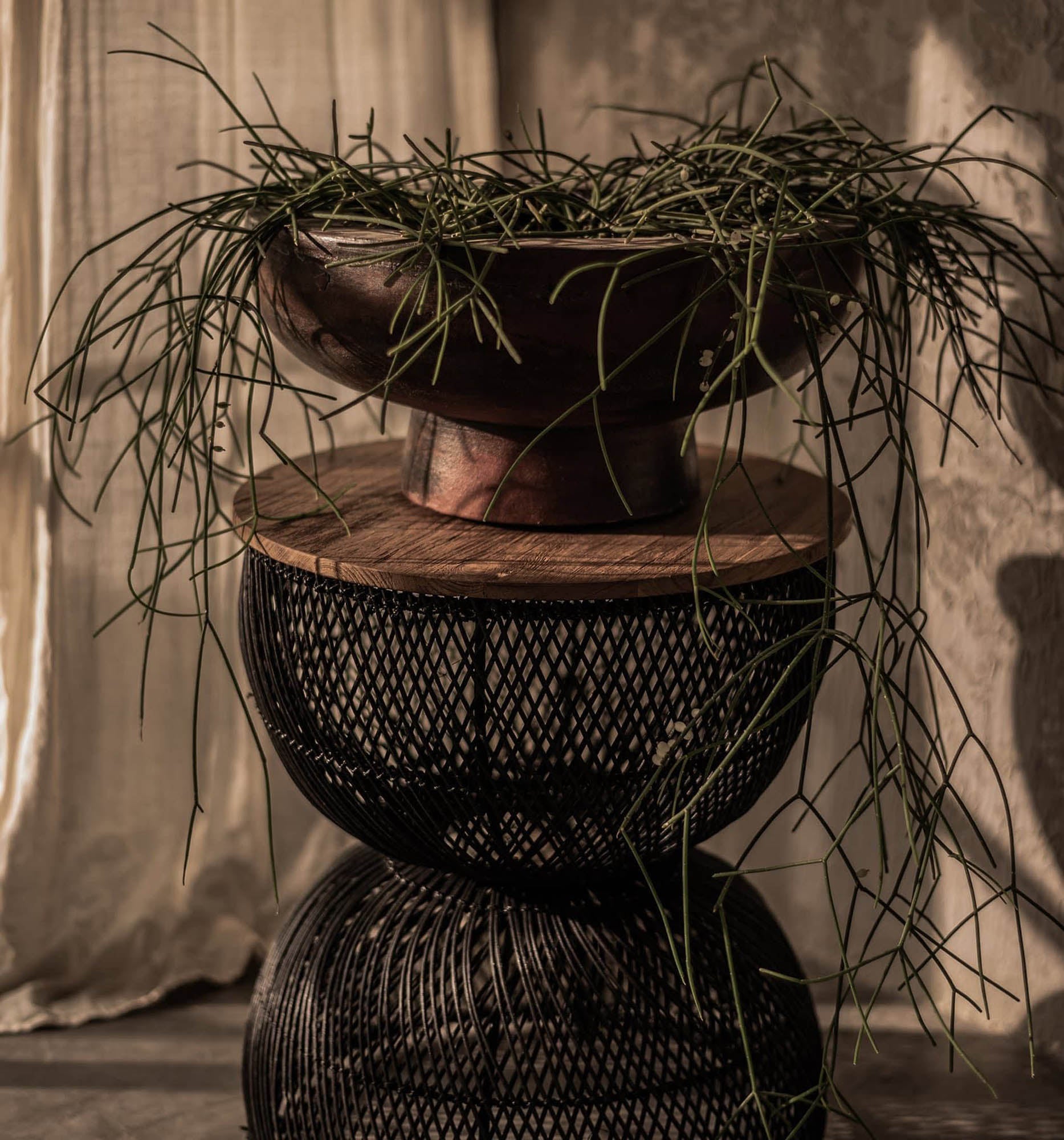 D-Bodhi Wave Side Table - Black – LH Home