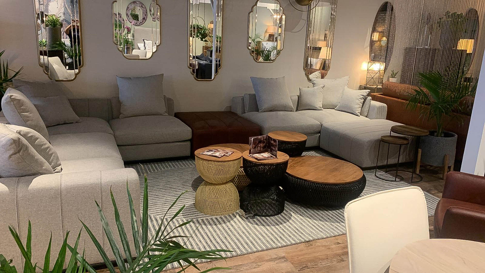 D-Bodhi Wave Side Table - Black – LH Home